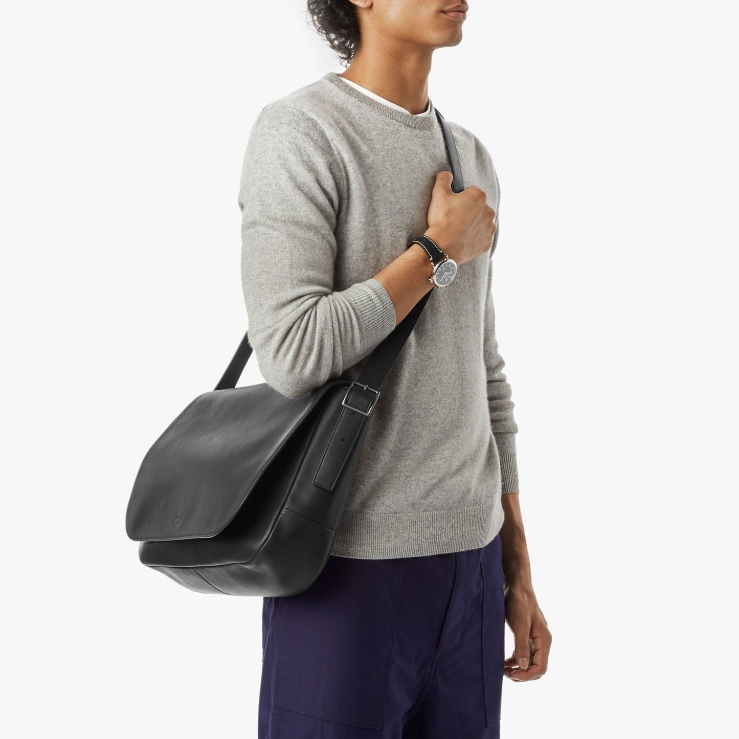 Runwell Messenger Bag - Black
