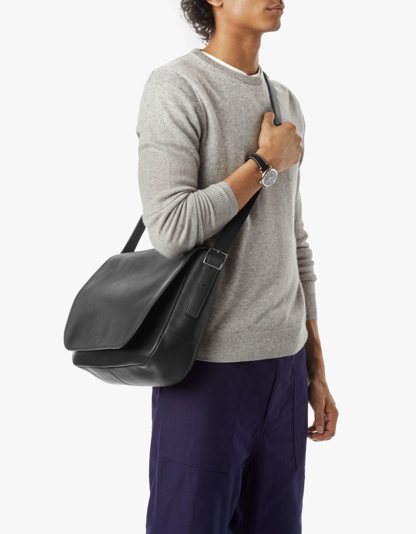 Runwell Messenger Bag - Black