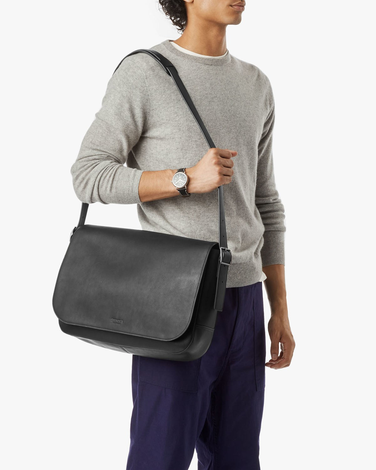 Runwell Messenger Bag - Black