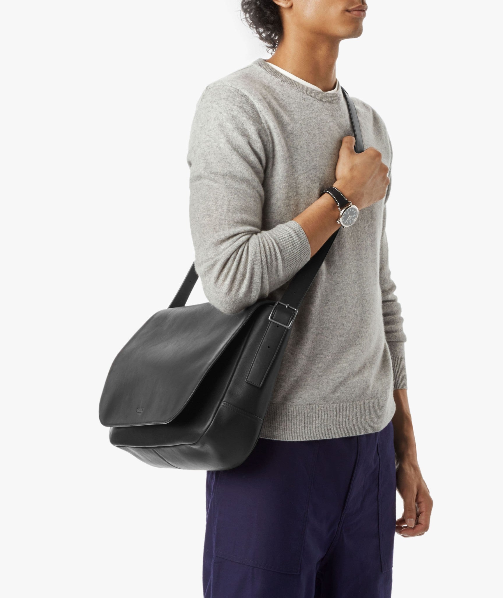 Runwell Messenger Bag - Black