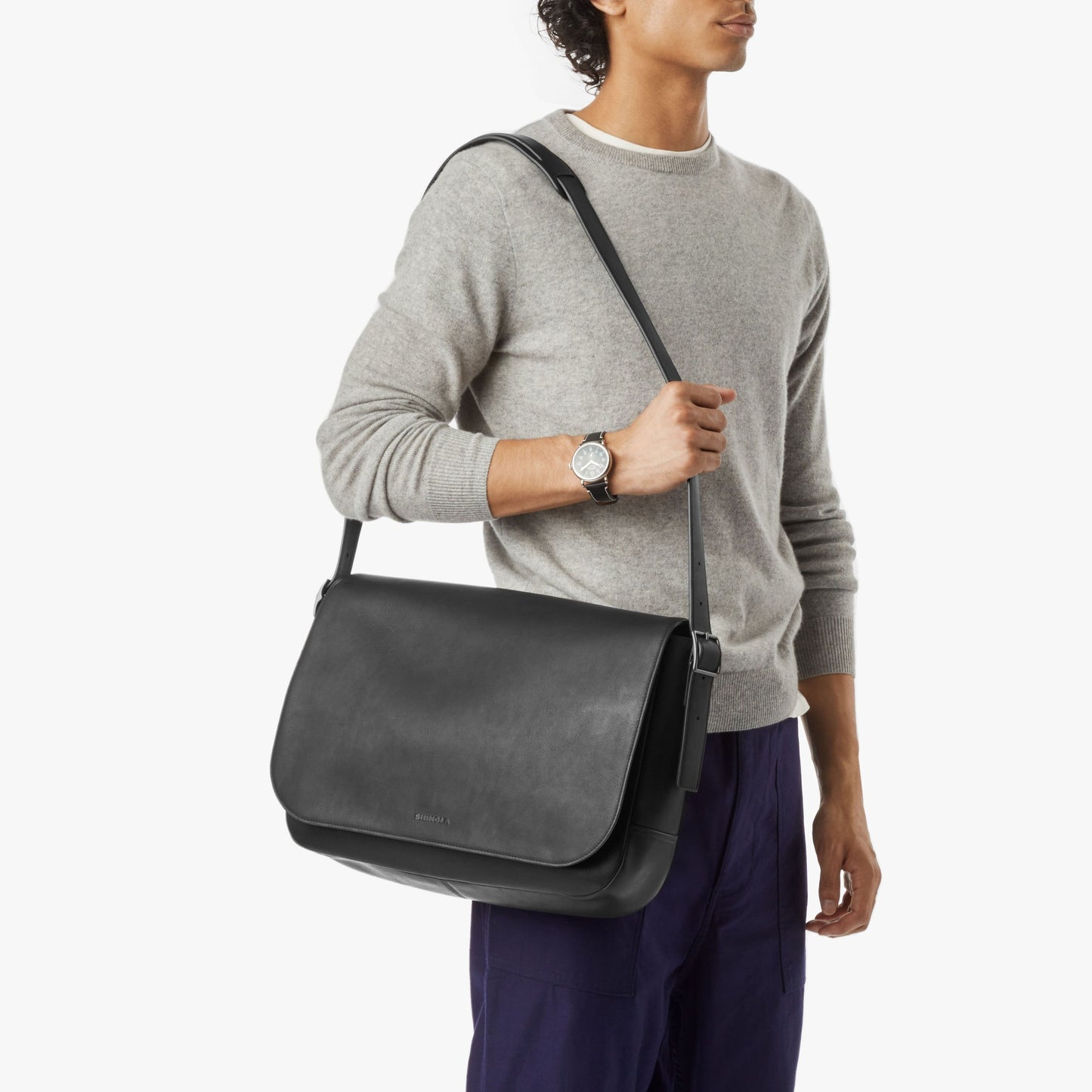 Runwell Messenger Bag - Black