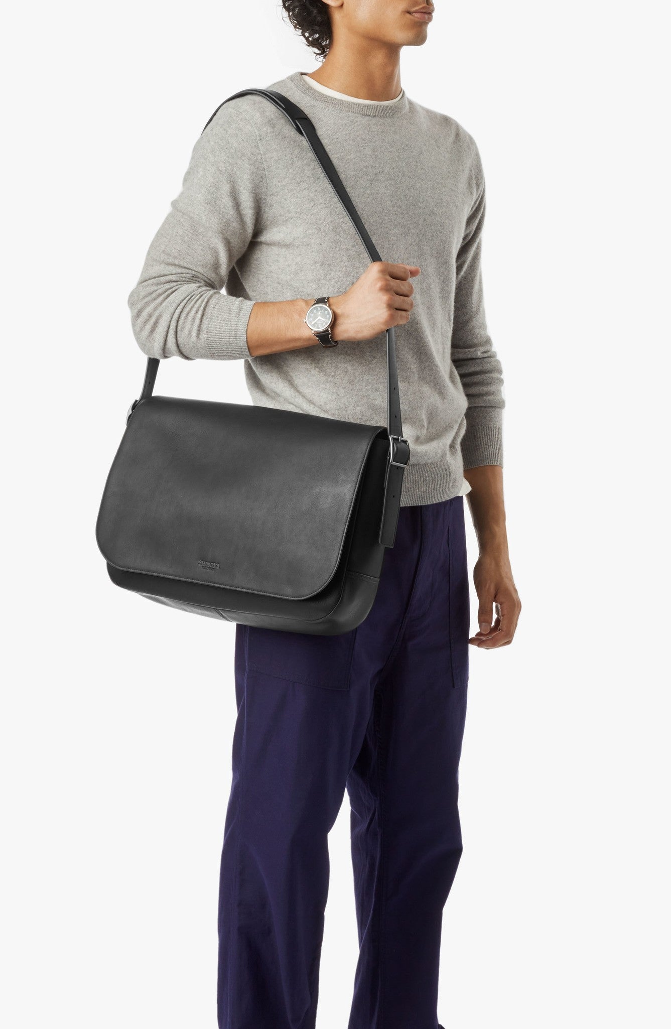 Runwell Messenger Bag - Black