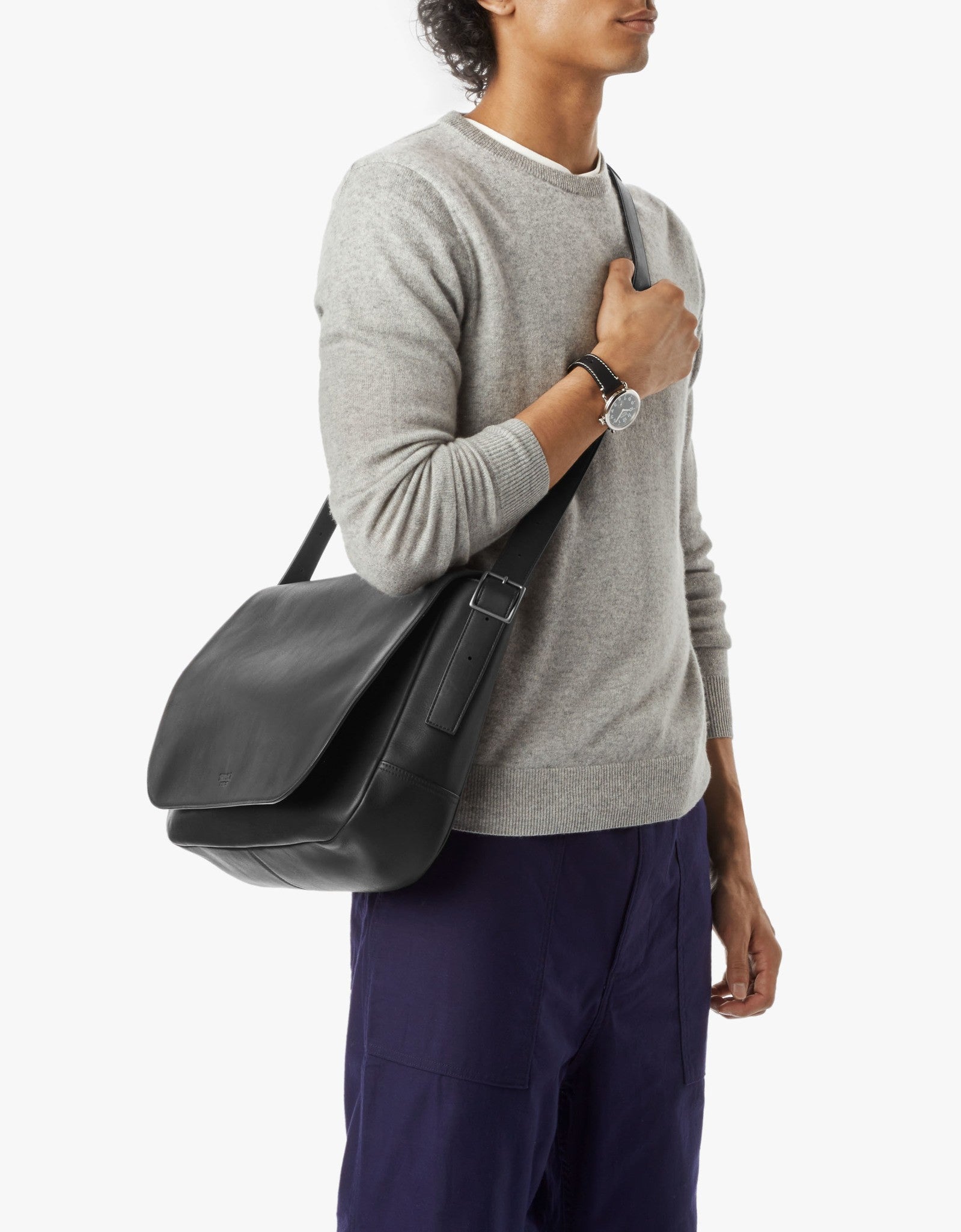 Runwell Messenger Bag - Black