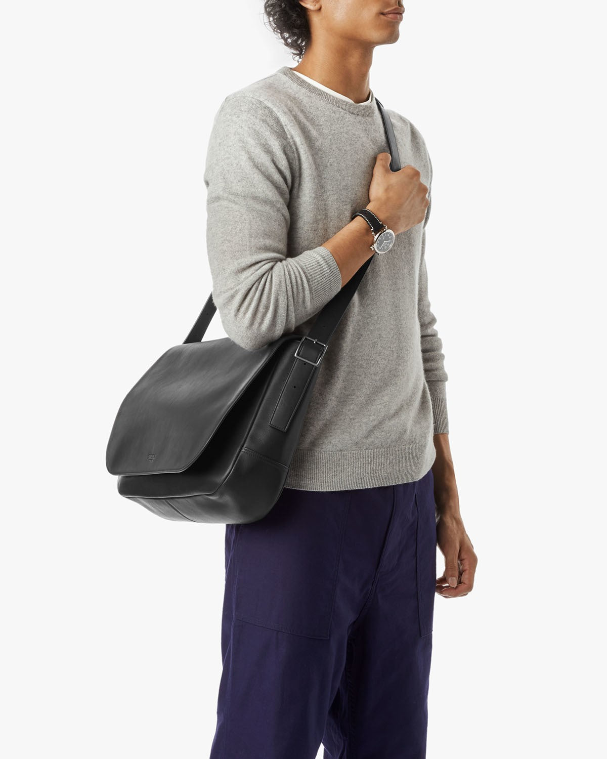 Runwell Messenger Bag - Black