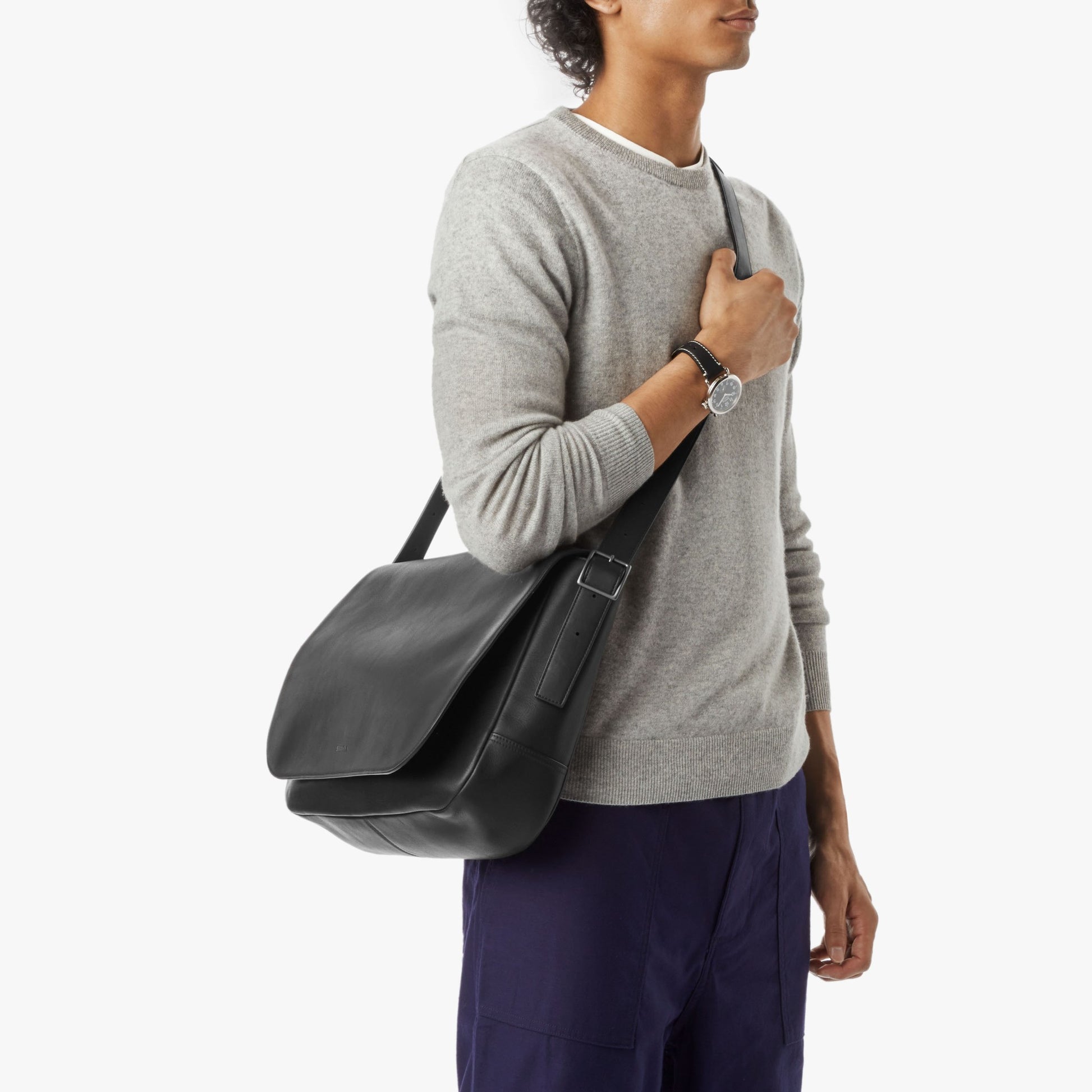 Runwell Messenger Bag - Black